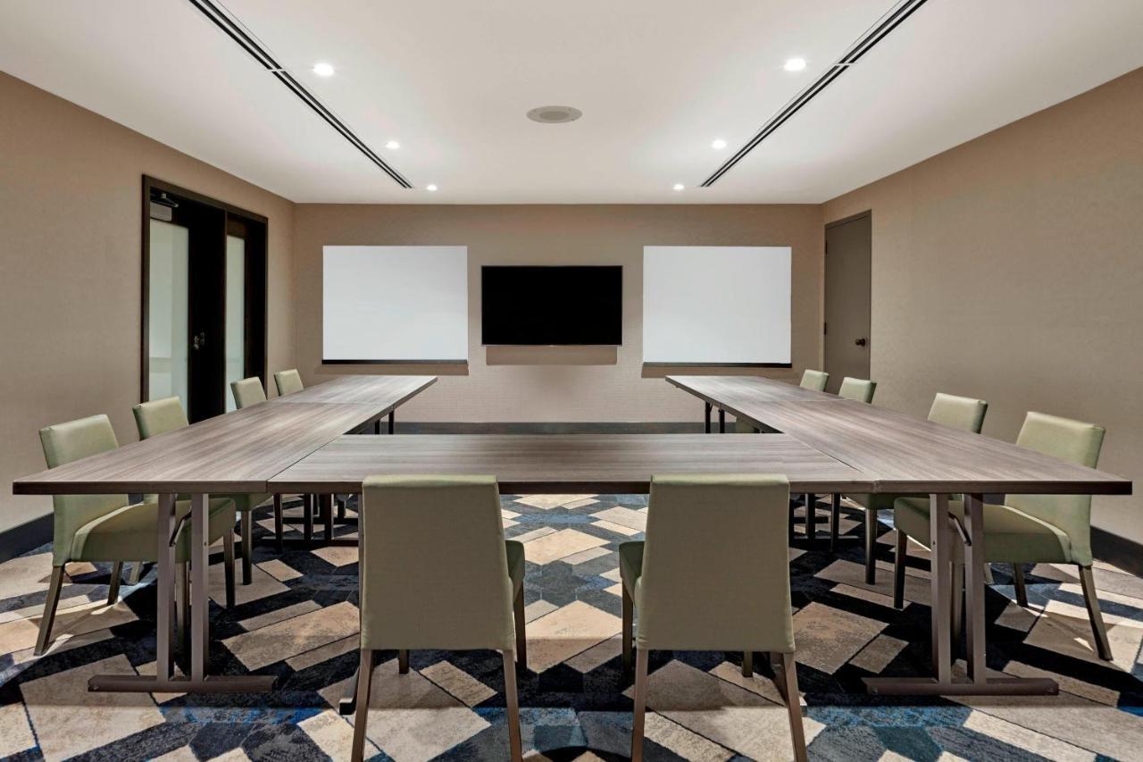 Delta By Marriott Downtown 4*